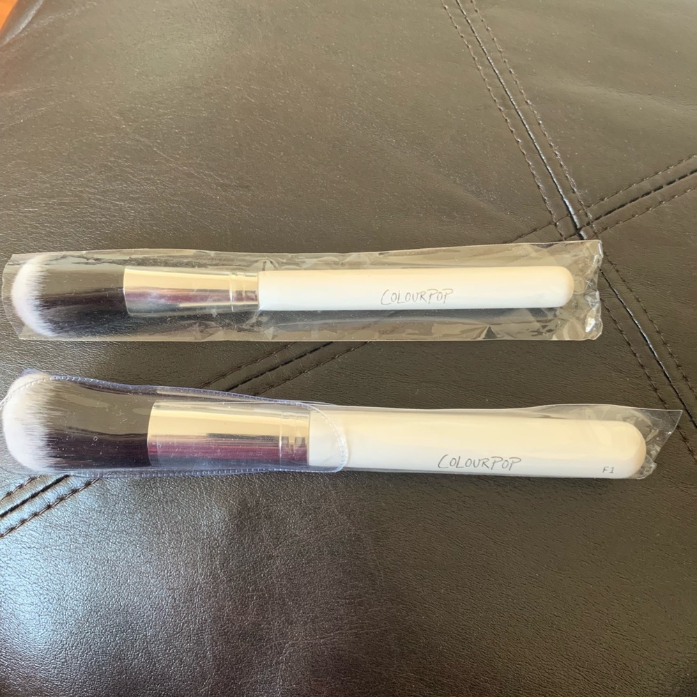 2 BRAND NEW colourpop makeup brushes